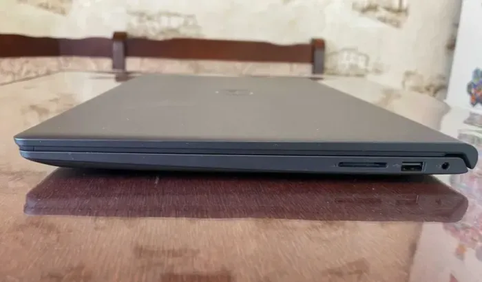 Ультрабук Dell Inspiron 3511 / 15.6" (1920x1080) IPS / Intel Core i5-1135G7 (4 (8) ядра по 2.4 - 4.2 GHz) / 8 GB DDR4 / 256 GB SSD (NVMe PCIe) / Intel Iris Xe Graphics / WebCam б/в - зображення 7