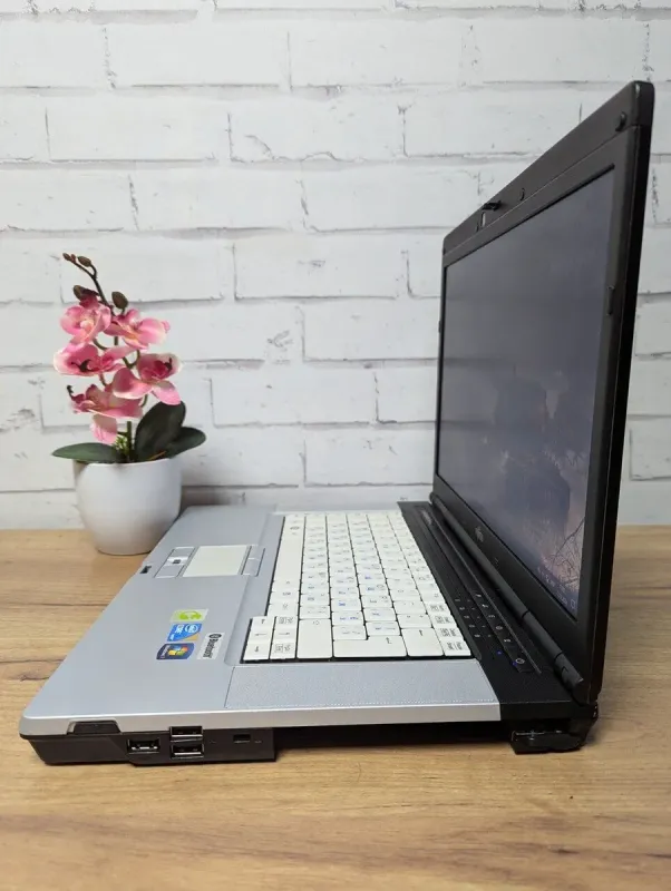 Ноутбук Fujitsu LifeBook E780 / 15.6" (1366x768) TN / Intel Core i3-370M (2 (4) ядра по 2.4 GHz) / 8 GB DDR3 / 128 GB SSD / Intel HD Graphics / WebCam / Без АКБ б/в - зображення 4