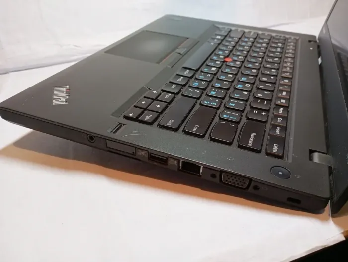 Ноутбук Б-клас Lenovo ThinkPad T450 / 14" (1600x900) TN / Intel Core i5-5300U (2 (4) ядра по 2.3 - 2.9 GHz) / 8 GB DDR3 / 120 GB SSD / Intel HD Graphics 5500 / WebCam / Два АКБ б/в - зображення 6