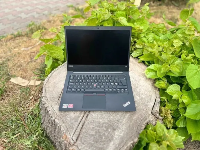 Ноутбук Lenovo ThinkPad E495 / 14" (1920x1080) IPS / AMD Ryzen 5 3500U (4 (8) ядра по 2.1 - 3.7 GHz) / 8 GB DDR4 / 256 GB SSD / AMD Radeon Vega 8 Graphics / WebCam б/в - зображення 2