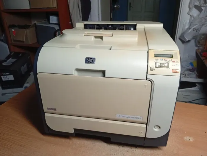 Принтер Б-клас HP Color LaserJet CP2025 / Лазерний кольоровий друк / 600x600 dpi / A4 / 20 стор. хв / USB 2.0 б/в - зображення 2