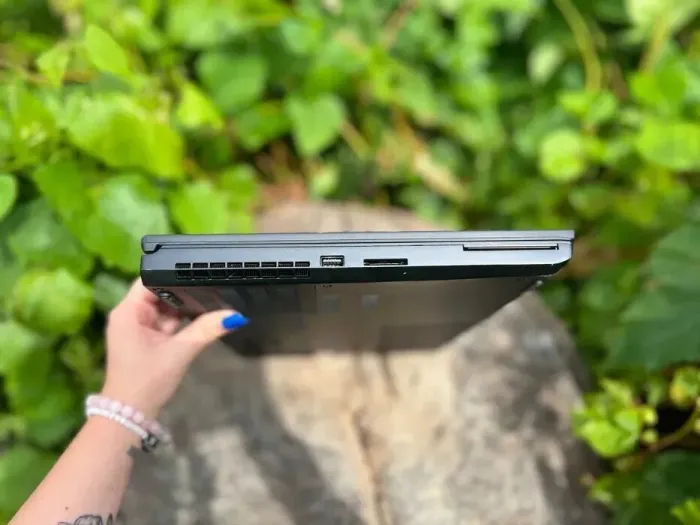 Мобільна робоча станція Lenovo ThinkPad P52 / 15.6" (1920x1080) IPS / Intel Core i7-8850H (6 (12) ядер по 2.6 - 4.3 GHz) / 16 GB DDR4 / 512 GB SSD M.2 / nVidia Quadro P3200, 6 GB GDDR5, 192-bit / WebCam б/в - зображення 5