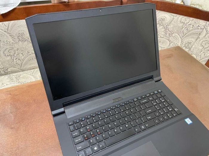 Ігровий ноутбук Clevo N170RD / 17,3" (1920x1080) TN / Intel Core i7-6700HQ (4 (8) ядра по 2,6 - 3,5 ГГц) / 16 ГБ DDR3 / 512 ГБ SSD / nVidia GeForce GTX 960M, 2 ГБ GDDR5, 128-біт / Веб-камера б/в - зображення 3