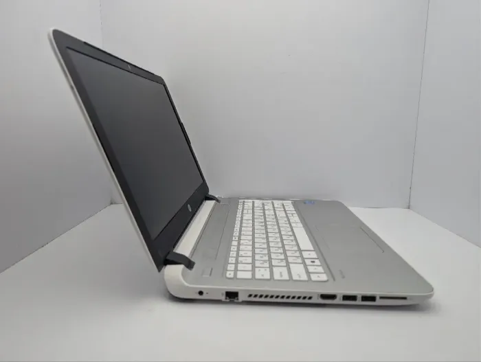 Ноутбук HP 15 P272ng / 15.6" (1366x768) TN / Intel Core i3-5010U (2 (4) ядра по 2.1 GHz) / 8 GB DDR3 / 120 GB SSD / Intel HD Graphics 5500 / WebCam б/в - зображення 4