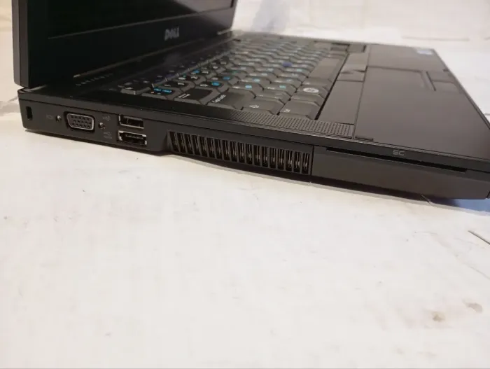 Ноутбук Б-клас Dell Latitude E6410 / 14" (1440x900) TN / Intel Core i5-520M (2 (4) ядра по 2.4 - 2.93 GHz) / 6 GB DDR3 / 320 GB HDD / Intel HD Graphics / WebCam / DVD-RW / АКБ не тримає б/в - зображення 4