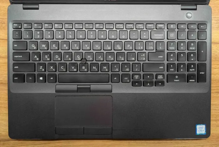 Ультрабук Б-клас Dell Latitude 5500 / 15.6" (1366x768) TN / Intel Core i5-8365U (4 (8) ядра по 1.6 - 4.1 GHz) / 8 GB DDR4 / 256 GB SSD / Intel UHD Graphics 620 / WebCam / Windows 10 б/в - зображення 3