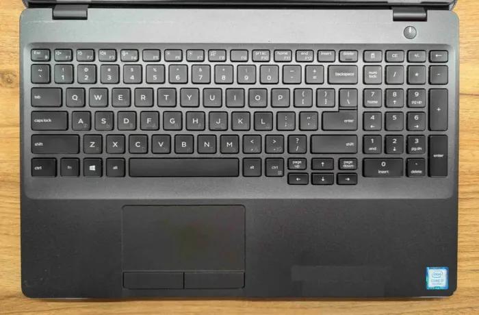 Ультрабук Б-клас Dell Latitude 5500 / 15.6" (1920x1080) IPS / Intel Core i7-8665U (4 (8) ядра по 1.9 - 4.8 GHz) / 16 GB DDR4 / 512 GB SSD / Intel UHD Graphics / WebCam / Windows 10 б/в - зображення 4