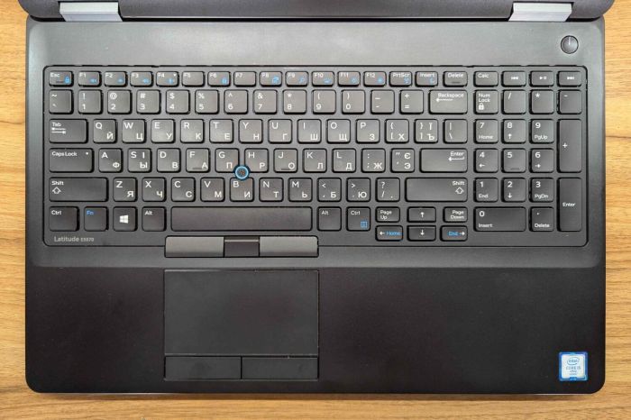 Ноутбук Dell Latitude E5570 / 15.6" (1920x1080) IPS / Intel Core i5-6440HQ (4 ядра по 2.6 - 3.5 GHz) / 8 GB DDR4 / 240 GB SSD / Intel HD Graphics 520 / HDMI / WebCam / Windows 10 б/в - зображення 3