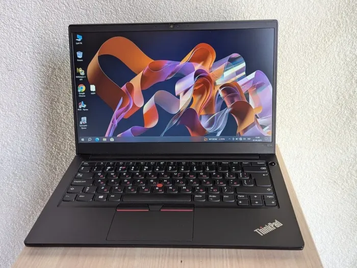 Ультрабук Б-клас Lenovo ThinkPad E14 Gen 2 / 14" (1920x1080) IPS / Intel Core i3-1115G4 (2 (4) ядра по 1.7 - 4.1 GHz) / 16 GB DDR4 / 256 GB SSD / Intel UHD Graphics / WebCam / HDMI б/в - зображення 2