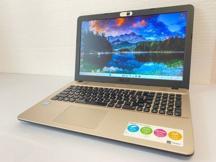 Ноутбук Б-клас Asus R541U / 15.6" (1920x1080) TN / Intel Core i3-7100U (2 (4) ядра по 2.4 GHz) / 8 GB DDR4 / 128 GB SSD / Intel HD Graphics 620 / WebCam / DVD-ROM б/в - зображення 2