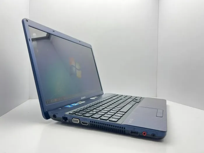 Ноутбук Sony Vaio PCG-7181M / 15.6" (1366x768) TN / Intel Core i3-2310M (2 (4) ядра по 2.1 GHz) / 4 GB DDR3 / 500 GB HDD / nVidia GeForce 410M, 1 GB DDR3, 64-bit / WebCam б/в - зображення 3