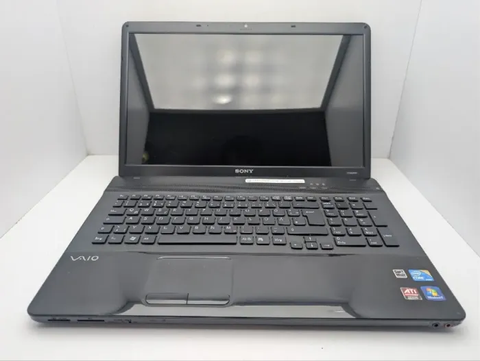 Ноутбук Sony VPC EC3E9E / 17.3" (1600x900) TN / Intel Core i3-370M (2 (4) ядра по 2.4 GHz) / 6 GB DDR3 / 1000 GB HDD / AMD Radeon HD 5470, 512 MB GDDR5, 64-bit / WebCam / DVD-ROM б/в - зображення 3