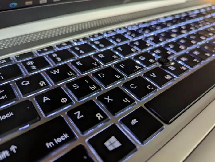 Ультрабук HP EliteBook 850 G6 / 15.6" (1920x1080) IPS / Intel Core i5-8365U (4 (8) ядра по 1.6 - 4.1 GHz) / 16 GB DDR4 / 512 GB SSD / Intel UHD Graphics / Fingerprint / WebCam / Windows 10 б/в - зображення 6