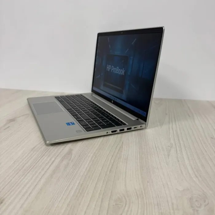 Ультрабук Б-клас HP ProBook 450 G8 / 15.6" (1920x1080) IPS / Intel Core i5-1135G7 (4 (8) ядра по 2.4 - 4.2 GHz) / 8 GB DDR4 / 256 GB SSD NVMe / Intel Iris Xe Graphics / WebCam б/в - зображення 5