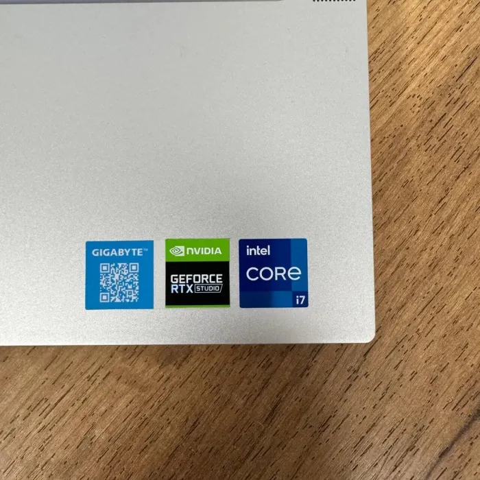 Ігровий ноутбук Б-клас Gigabyte Aero 16 XE5 / 16" (3840x2400) OLED / Intel Core i7-12700H (14 (20) ядер по 3.5 - 4.7 GHz) / 16 GB DDR5 / 1000 GB SSD / nVidia GeForce RTX 3070 Ti, 8 GB GDDR6, 256-bit / WebCam б/в - зображення 8