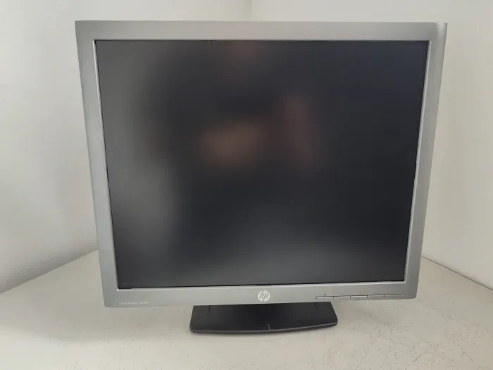 Монітор HP EliteDisplay E190i / 19" (1280x1024) IPS / VGA, DVI, DisplayPort / VESA 100x100 / VGA і кабель живлення в комплекті б/в - зображення 3