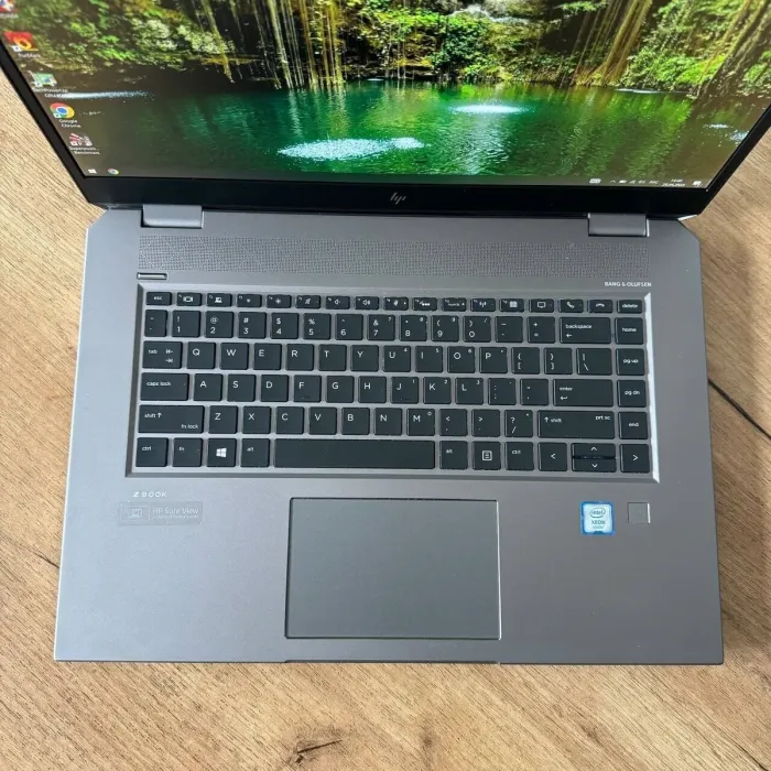 Мобільна робоча станція HP ZBook Studio G5 / 15.6" (1920x1080) IPS / Intel Xeon E-2176M (6 (12) ядер по 2.7 - 4.4 GHz) / 16 GB DDR4 / 512 GB SSD / nVidia Quadro P1000, 4 GB DDR5, 128-bit / WebCam б/в - зображення 7