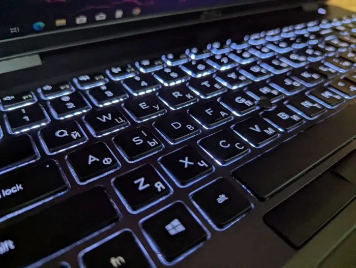 Ультрабук Б-клас Dell Latitude 5500 / 15.6" (1920x1080) IPS Touch / Intel Core i5-8365U (4 (8) ядра по 1.6 - 4.1 GHz) / 16 GB DDR4 / 512 GB SSD / Intel UHD Graphics 620 / WebCam / Windows 10 б/в - зображення 7