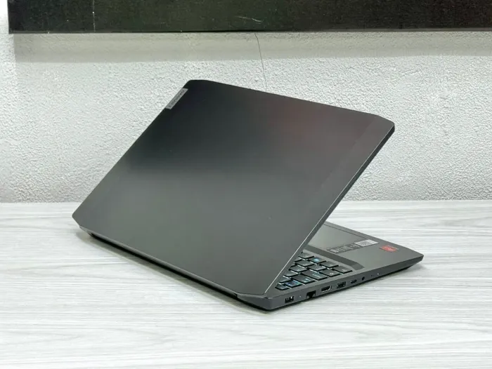 Ігровий ноутбук Lenovo Ideapad Gaming 3 15ARH05 / 15.6" (1920x1080) IPS / AMD Ryzen 5 4600H (6 (12) ядер по 3.0 - 4.0 GHz) / 16 GB DDR4 / 512 GB SSD M.2 / nVidia GeForce GTX 1650, 4GB GDDR6, 128-bit / WebCam б/в - зображення 5