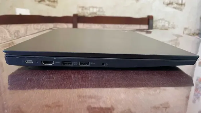 Ультрабук Lenovo Thinkpad E585 / 15.6" (1920x1080) IPS / AMD Ryzen 7 2700U (4 (8) ядра по 2.2 - 3.8 GHz) / 8 GB DDR4 / 256 GB SSD / AMD Radeon RX Vega 10 / WebCam б/в - зображення 5