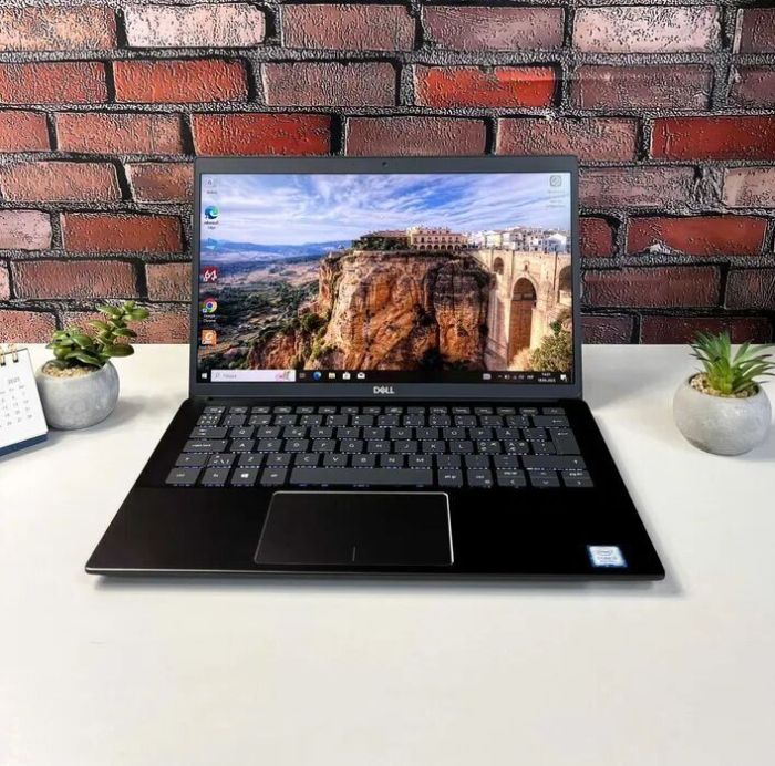 Ультрабук Dell Latitude 3301 / 13.3" (1920x1080) IPS / Intel Core i3-8145U (2 (4) ядра по 2.1 - 3.9 GHz) / 4 GB DDR3 / 256 GB SSD / Intel UHD Graphics 620 / WebCam б/в - зображення 4