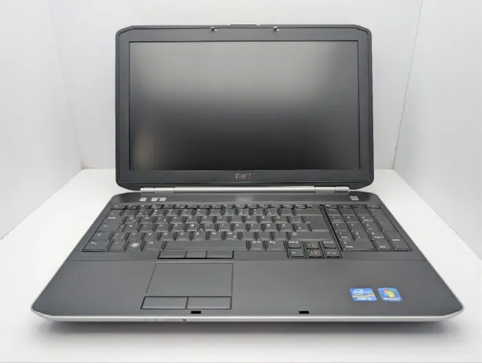 Ноутбук Dell Latitude E5520 / 15.6" (1366x768) TN / Intel Core i3-2330M (2 (4) ядра по 2.2 GHz) / 6 GB DDR3 / 320 GB HDD / Intel HD Graphics 3000 / DVD-ROM б/в - зображення 3