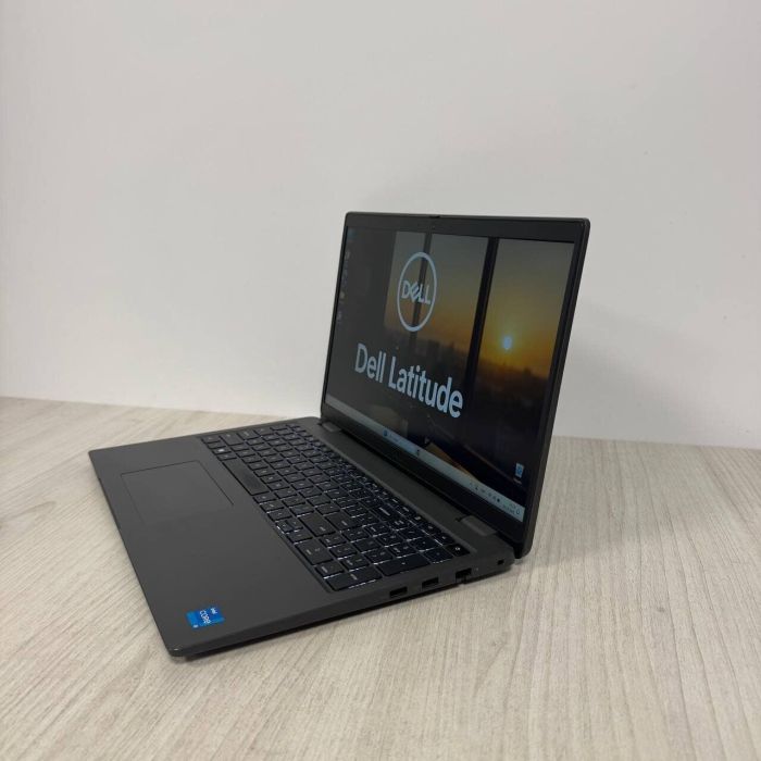 Ультрабук Б-клас Dell Latitude 3540 / 15.6" (1920x1200) IPS / Intel Core i5-1335U (10 (12) ядер по 3.4 - 4.6 GHz) / 16 GB DDR4 / 256 GB SSD M.2 NVMe / Intel Iris Xe Graphics / WebCam б/в - зображення 8