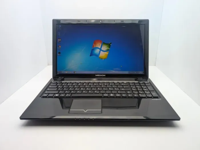 Ноутбук Medion Akoya E6315 / 15.6" (1366x768) TN / AMD E-450 (2 ядра по 1.65 GHz) / 6 GB DDR3 / 128 GB SSD / AMD Radeon HD 6320 / WebCam б/в - зображення 2