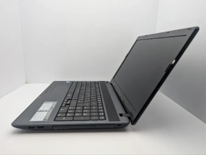 Ноутбук Acer Aspire 5749 / 15.6" (1366x768) TN / Intel Core i3-2350M (2 (4) ядра по 2.3 GHz) / 6 GB DDR3 / 320 GB HDD / Intel HD Graphics 3000 / WebCam / DVD-ROM б/в - изображение 5