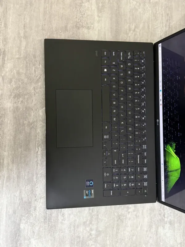 Ультрабук Б-клас LG Gram 17Z95P / 17" (2560x1600) IPS / Intel Core i7-1195G7 (4 (8) ядра по 2.9 - 5.0 GHz) / 16 GB DDR4 / 1000 GB SSD / Intel Iris Xe Graphics / WebCam / Win 11 Home б/в - зображення 9