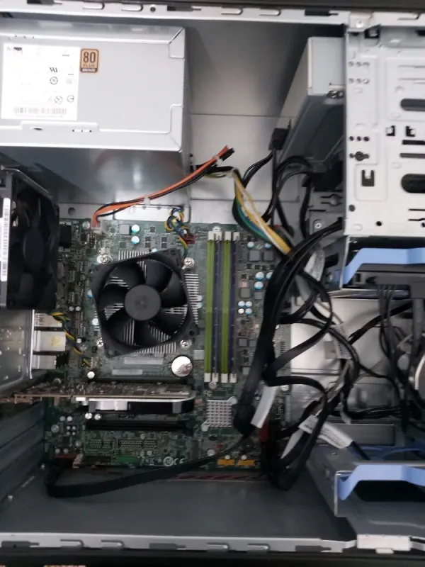 Комплект: Lenovo ThinkCentre M800 Tower / Intel Core i3-6100 (2 (4 ядра по 3.7 GHz) / 16 GB DDR4 / 240 GB SSD + 500 GB HDD / nVidia GeForce GT 630, 2 GB GDDR3, 128-bit / DVD-ROM + Монітор LG 24MB37PM-B / 24" (1920x1080) IPS б/в - зображення 4