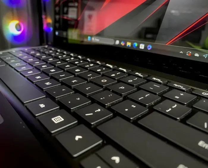 Ультрабук Б-клас Microsoft Surface Laptop 3 1868 / 13.5" (2256x1504) IPS Touch / Intel Core i7-1065G7 (4 (8) ядра по 1.3 - 3.9 GHz) / 16 GB DDR4 / 512 GB SSD / Intel Iris Plus Graphics / WebCam б/в - зображення 3