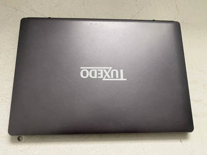 Ноутбук Tuxedo Book BU1505 / 15.6" (1920x1080) TN / Intel Core i7-6500U (2 (4) ядра по 2.5 - 3.1 GHz) / 16 GB DDR3 / 256 GB SSD / Intel HD Graphics 520 / WebCam б/в - зображення 5