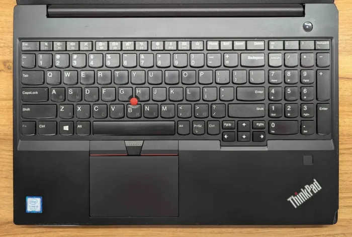 Ноутбук Б-клас Lenovo ThinkPad E590 / 15.6" (1920x1080) IPS / Intel Core i5-8265U (4 (8) ядра по 1.6 - 3.9 GHz) / 8 GB DDR4 / 256 GB SSD / Intel UHD Graphics / WebCam / TouchID / Windows 10 б/в - зображення 5
