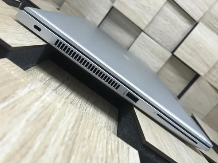 Ультрабук Б-клас HP EliteBook 840 G5 / 14" (1920x1080) IPS / Intel Core i7-8650U (4 (8) ядра по 1.9 - 4.2 GHz) / 8 GB DDR4 / 256 GB SSD M.2 / Intel UHD Graphics 620 / WebCam / USB 3.1 / HDMI б/в - зображення 5