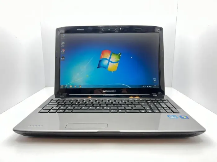 Ноутбук Medion Akoya E6226 / 15.6" (1366x768) TN / Intel Core i3-2310M (2 (4) ядра по 2.4 GHz) / 4 GB DDR3 / 750 GB HDD / Intel HD Graphics 3000 / WebCam б/в - зображення 2