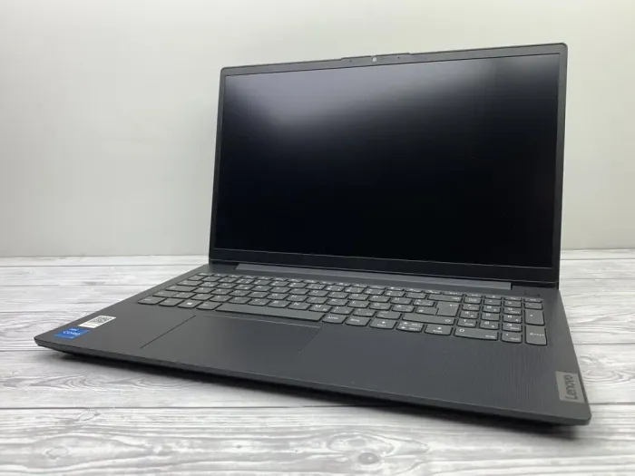 Ноутбук Lenovo V15 G2 ITL / 15.6" (1920x1080) IPS / Intel Core i3-1115G4 (2 (4) ядра по 3.0 - 4.1 GHz) / 8 GB DDR4 / 240 GB SSD / Intel UHD Graphics / WebCam б/в - зображення 3