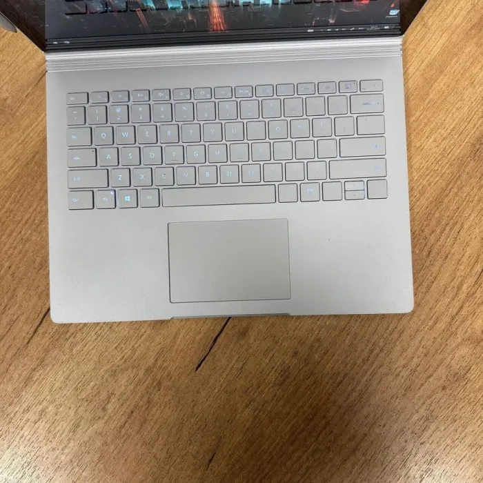 Ультрабук-трансформер Б-клас Microsoft Surface Book 2 / 13.5" (3000x2000) IPS Touch / Intel Core i5-7300U (2 (4) ядра по 2.6 - 3.5 GHz) / 8 GB DDR4 / 128 GB SSD NVMe / Intel HD Graphics 620 / WebCam б/в - зображення 7