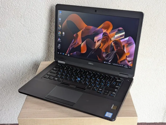 Ноутбук Б-клас Dell Latitude E5470 / 14" (1920x1080) TN / Intel Core i7-6820HQ (4 (8) ядра по 2.7 - 3.6 GHz) / 12 GB DDR4 / 128 GB SSD / Intel HD Graphics 530 / WebCam б/в - зображення 4