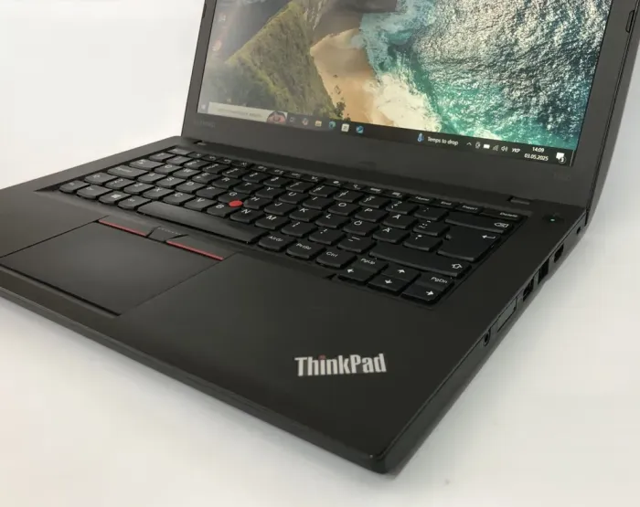 Ноутбук Lenovo ThinkPad T460 / 14" (1920x1080) IPS / Intel Core i5-6300U (2 (4) ядра по 2.4 - 3.0 GHz) / 8 GB DDR3 / 256 GB SSD / Intel HD Graphics 520 / WebCam / Win 10 Pro / Два АКБ б/в - зображення 9