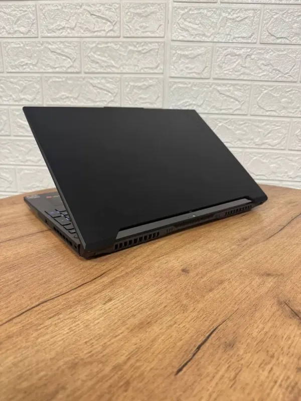 Ігровий ноутбук Asus TUF Gaming Advantage A16 FA617NS / 16" (1920x1200) IPS / AMD Ryzen 7 7735HS (8 (16) ядер по 3.2 - 4.75 GHz) / 16 GB DDR5 / 512 GB SSD / AMD Radeon RX 7600S, 8 GB GDDR6, 128-bit / WebCam б/в - зображення 6