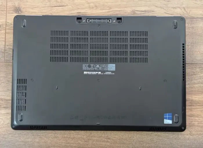 Ноутбук Dell Latitude E5570 / 15.6" (1366x768) TN / Intel Core i5-6300U (2 (4) ядра по 2.4 - 3.0 GHz) / 8 GB DDR4 / 128 GB SSD / Intel HD Graphics 520 / WebCam / Windows 11 б/в - зображення 7