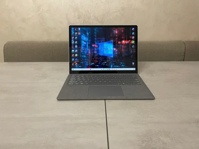 Ультрабук Microsoft Surface Laptop 3 1867 / 13.5" (2256x1504) IPS Touch / Intel Core i7-1065G7 (4 (8) ядра по 1.3 - 3.9 GHz) / 16 GB DDR4 / 512 GB SSD M.2 / Intel Iris Plus Graphics / WebCam / USB 3.1 б/в - зображення 2