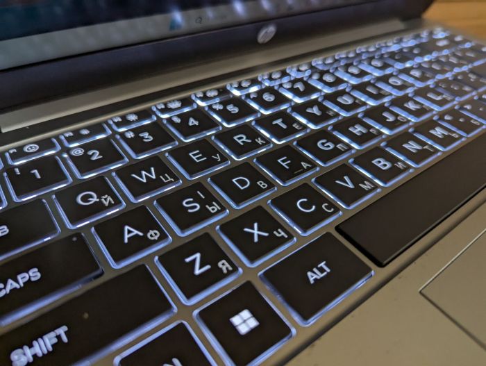 Ультрабук HP 14-ep0033cl / 14" (1920x1080) IPS / Intel Core i3-1315U (6 (8) ядер по 3.3 - 4.5 GHz) / 16 GB DDR4 / 512 GB SSD / Intel UHD Graphics / WebCam / TouchID / Windows 11 б/в - зображення 6