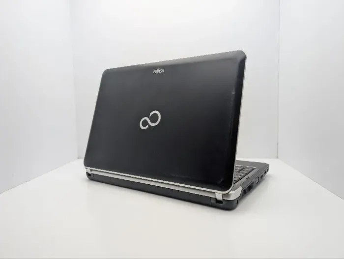 Ноутбук Fujitsu LifeBook AH531 / 15.6" (1366x768) TN / Intel Core i5-2430M (2 (4) ядра по 2.4 - 3.0 GHz) / 6 GB DDR3 / 240 GB HDD / Intel HD Graphics 3000 / WebCam б/в - зображення 8