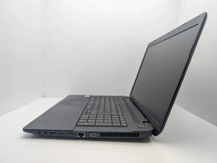 Ноутбук Toshiba Satellite PRO C70-B / 17.3" (1600x900) TN / Intel Core i3-4005U (2 (4) ядра по 1.7 GHz) / 6 GB DDR3 / 500 GB HDD / Intel HD Graphics 4400 / WebCam б/в - зображення 6