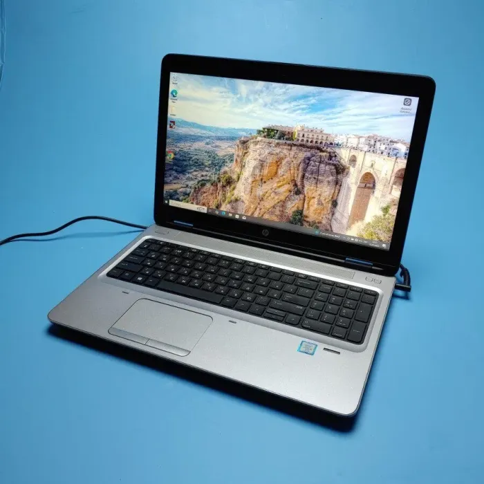 Ноутбук Б-клас HP ProBook 650 G3 / 15.6" (1920x1080) TN / Intel Core i5-7300U (2 (4) ядра по 2.6 - 3.5 GHz) / 8 GB DDR4 / 512 GB SSD / Intel HD Graphics 620 / DVD-ROM / WebCam / Win 10 Pro б/в - зображення 2