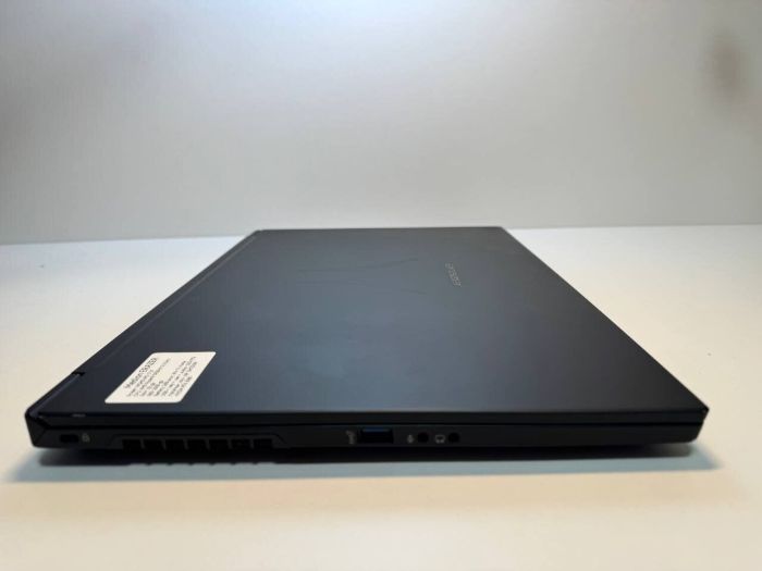 Ігровий ноутбук Б-класу Medion Erazer Beast X25-MD 63835 / 17,3" (1920x1080) IPS / AMD Ryzen 9 5900HX (8 (16) ядер по 3,3 - 4,6 ГГц) / 32 ГБ DDR4 / 2000 ГБ SSD NVMe / nVidia GeForce RTX 3080, 16 ГБ GDDR6, 256-біт / WebCam б/в - зображення 4