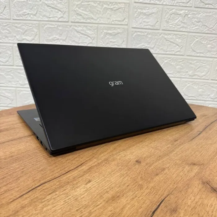 Ультрабук Б-клас LG Gram 17 17Z90Q / 17" (2560x1600) IPS / Intel Core i7-1260P (12 (16) ядер по 3.4 - 4.7 GHz) / 32 GB DDR5 / 512 GB SSD NVMe / Intel Iris Xe Graphics / WebCam б/в - зображення 6