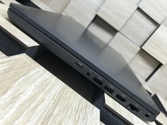 Ноутбук Dell Precision 3540 / 15.6" (1366x768) TN / Intel Core i5-8365U (4 (8) ядра по 1.6 - 4.1 GHz) / 8 GB DDR4 / 240 GB SSD M.2 / Intel UHD Graphics 620 / WebCam / Fingerprint / HDMI / Windows 10 б/в - зображення 6